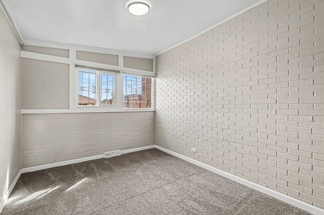 Building Photo - Newly Renovated 2Bed/1Bath Duplex in Park Hill