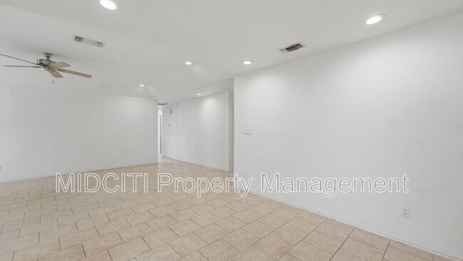 Building Photo - 1233 Hollyhock Ln