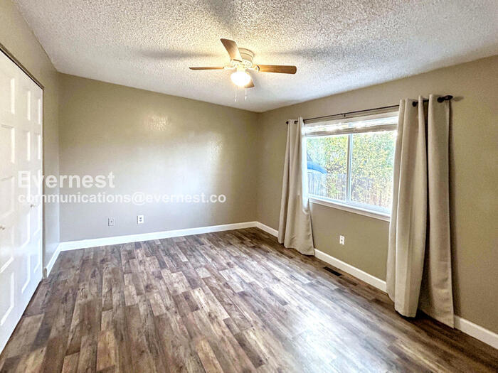 Building Photo - 6655 Lonsdale Dr