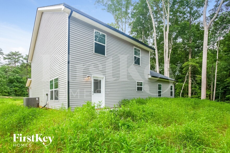 Building Photo - 667 White Oaks Rd