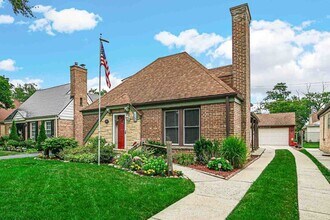 Building Photo - 1923 N 74th Ave