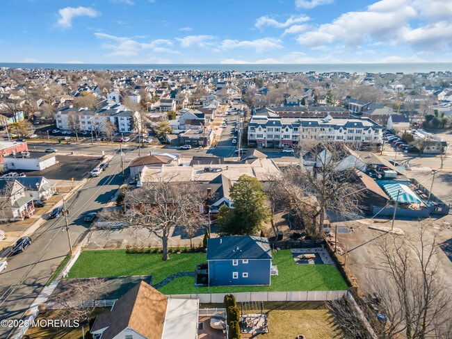 Building Photo - 709 17th Ave