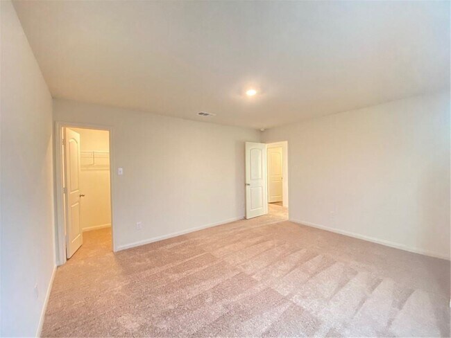Building Photo - 325 Crescent Park Dr