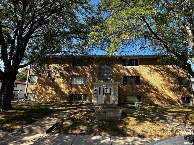 Building Photo - 2605 W Wardcliffe Dr