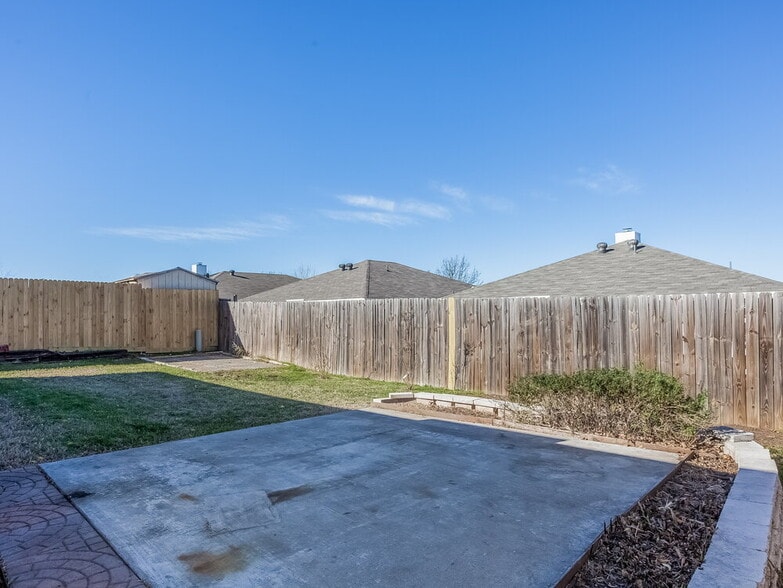 Building Photo - 2370 Stagecoach St