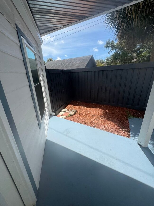 Building Photo - 6545 N Lagoon Dr