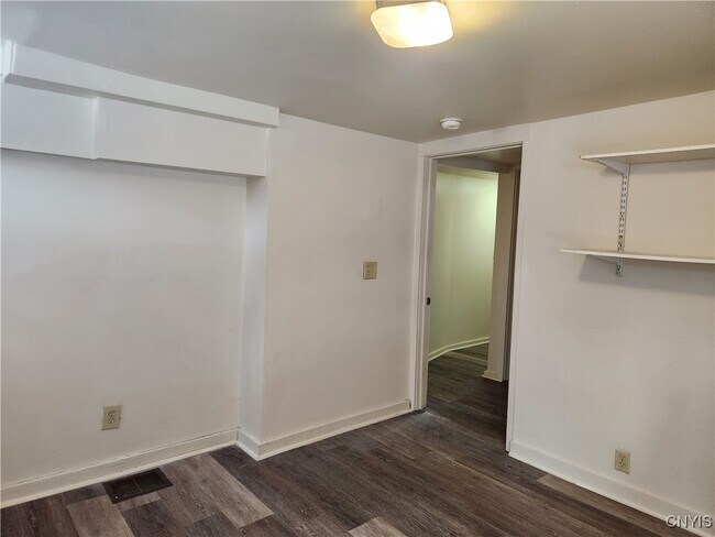 Building Photo - 410 Graves St