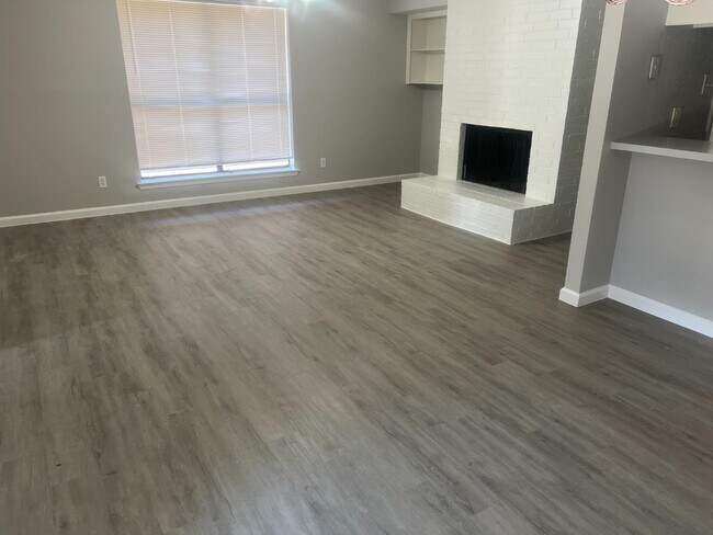 Building Photo - 119-121 Wildwood Dr