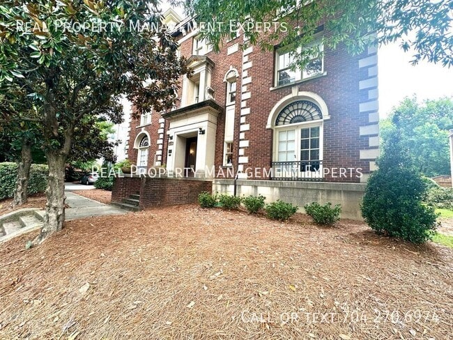 Building Photo - 712 Louise Ave