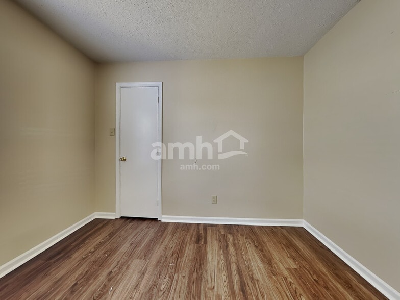 Building Photo - 5969 Claymont Blvd