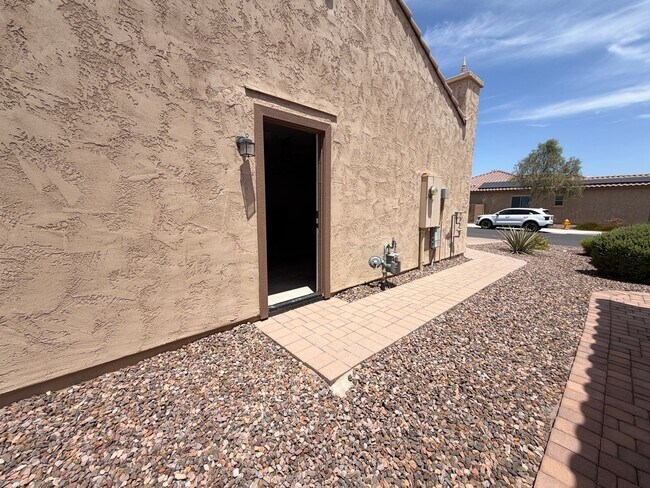 Building Photo - 4024 N Cottonwood Dr