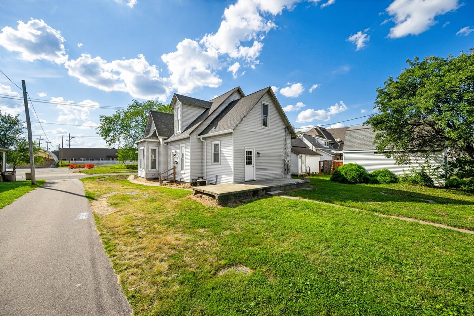 Building Photo - 639 Maple St