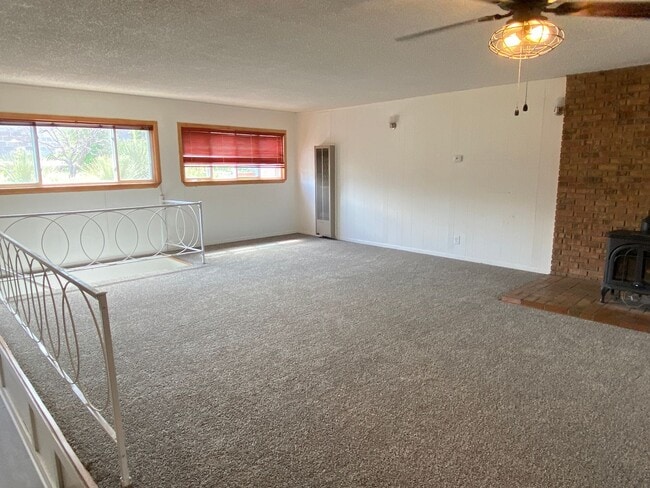 Building Photo - 1612 Princeton Dr SE