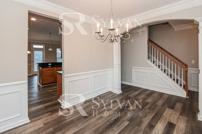 Building Photo - Lease today! No extra charge for contentment and relaxation!