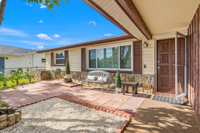 Building Photo - 7021 Sonata Dr