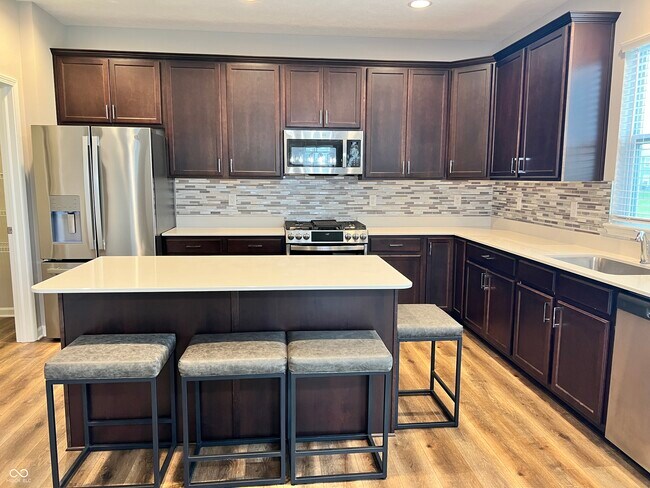 Building Photo - 5656 Grosbeak Dr