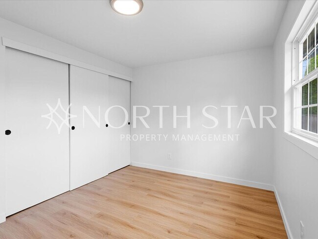Building Photo - Charming Updated One-Level Home with Spaci...