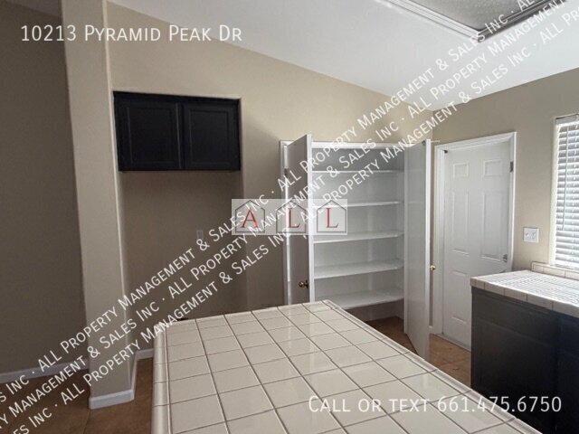 Building Photo - 10213 Pyramid Peak Dr