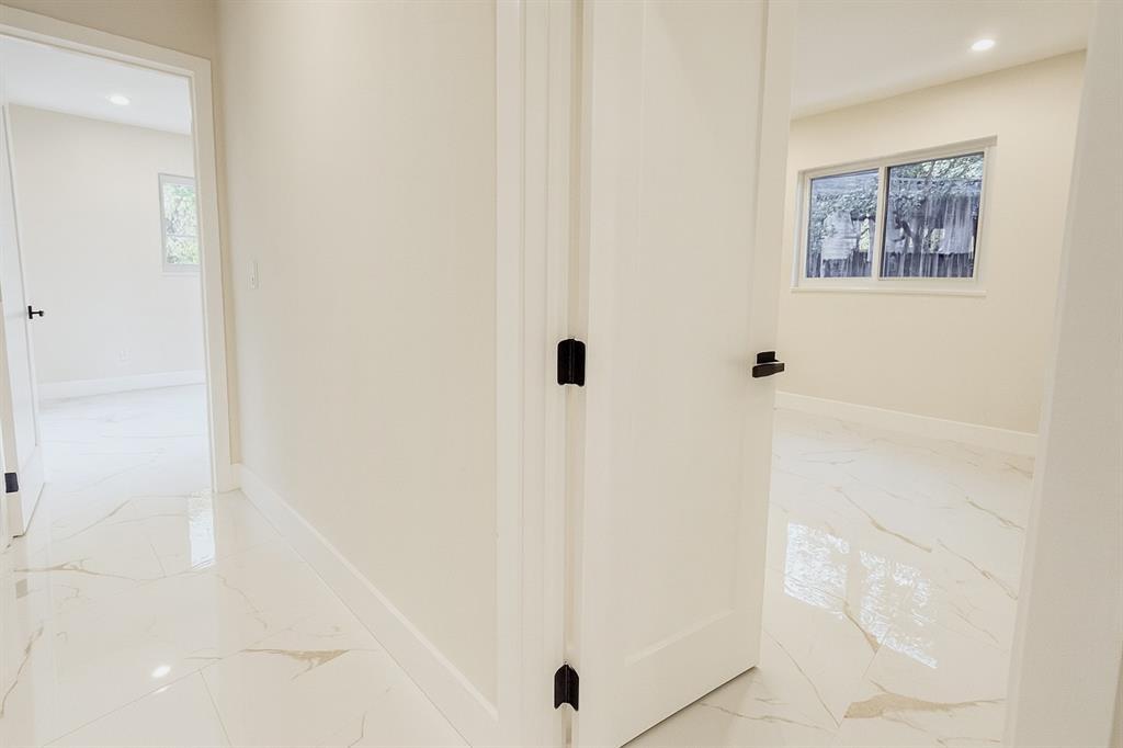 Building Photo - 3801 NE 16th Ter