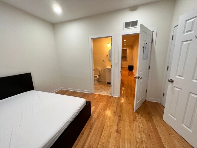 Building Photo - 530 N 36th St