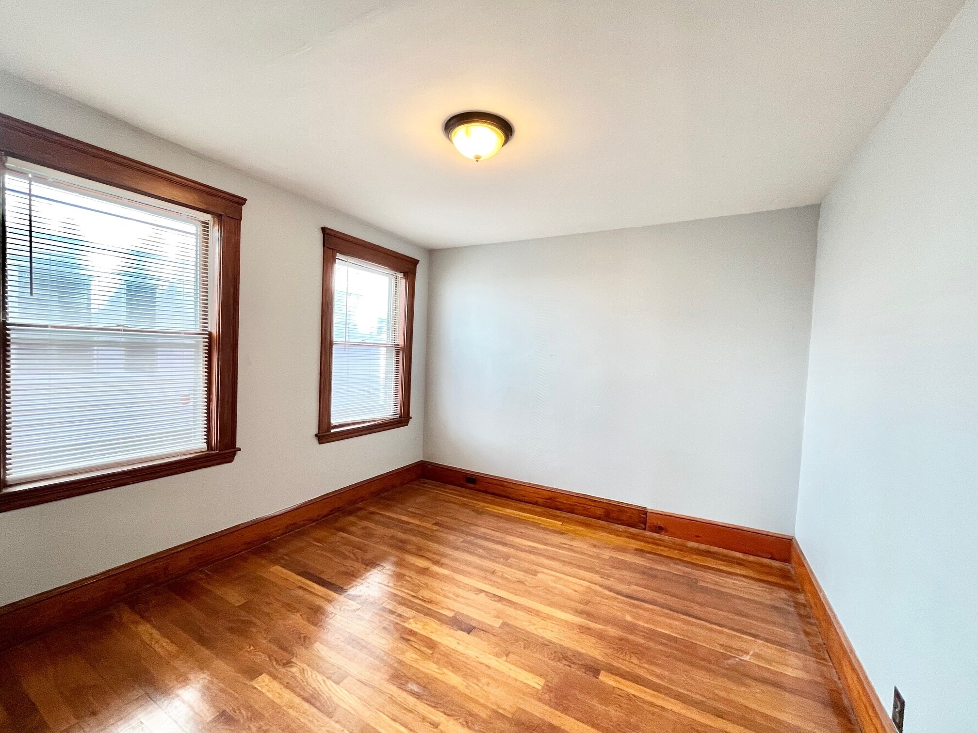 Building Photo - 65 Saxton St