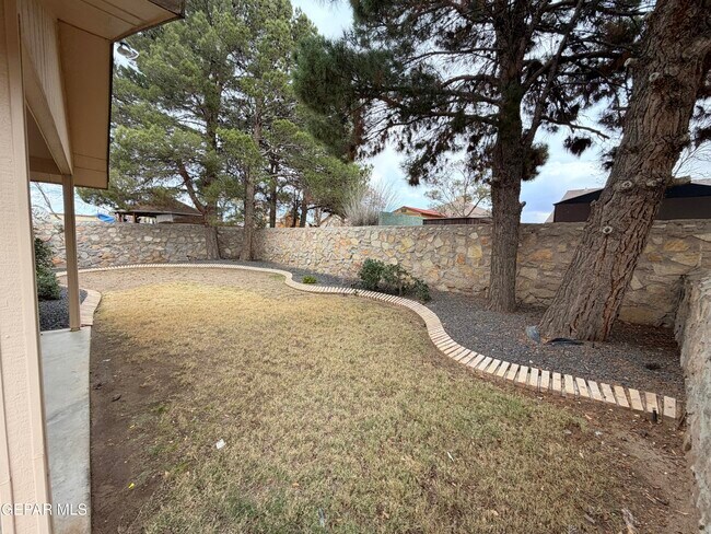 Building Photo - 1892 Lyman Dutton Cir