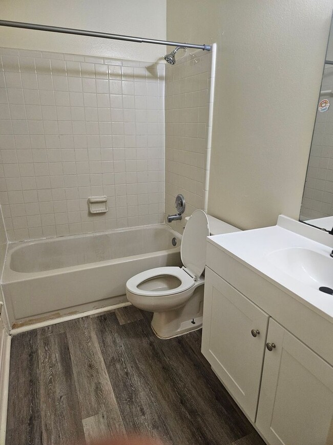 Building Photo - Southbrooke condo