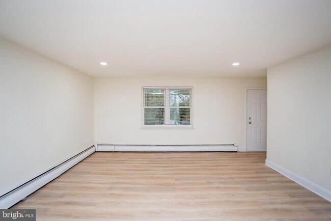 Building Photo - 857 Street Rd