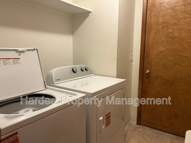 Building Photo - 2254 N Zircon Ave