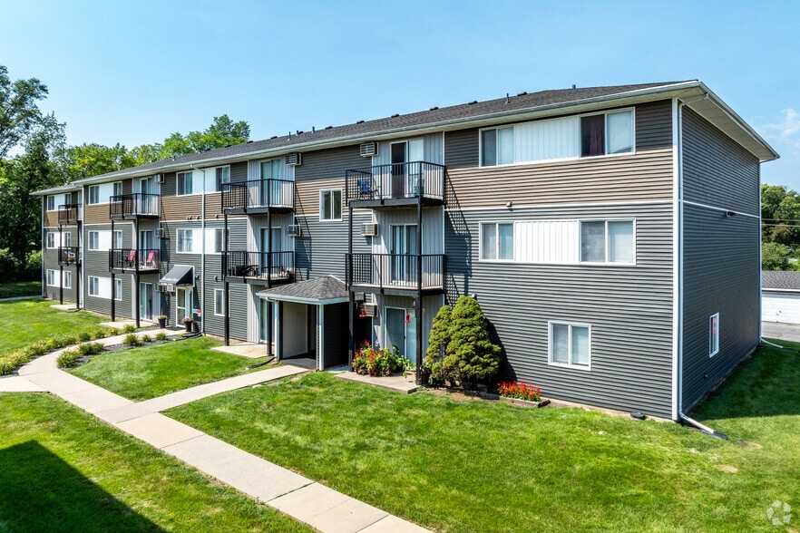 Building - Woodside Park Apartments