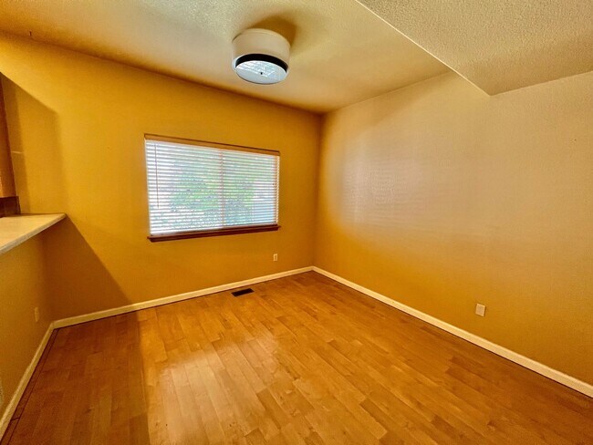 Building Photo - 3 bed 3.5 Bath with Bonus Studio Suite Above Detached Garage!