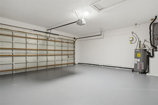 Building Photo - 10633 NW 32nd Ct