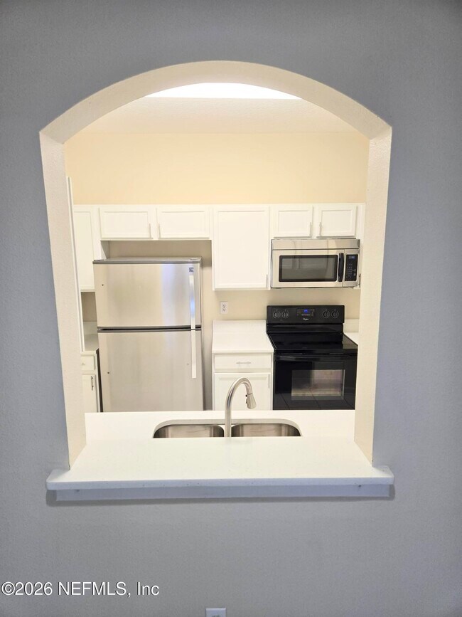 Building Photo - 10550 Baymeadows Rd