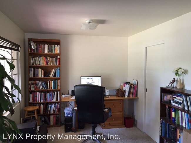 Building Photo - 2 br, 1.5 bath Apartment - 3072 Calle Fresno