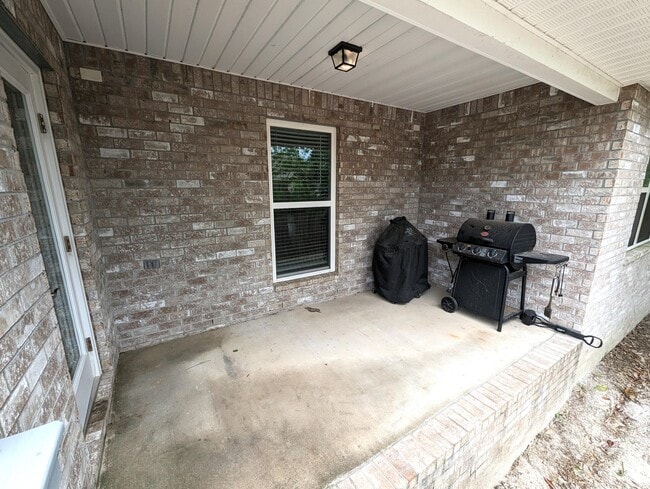Building Photo - 1609 Ponderosa Dr