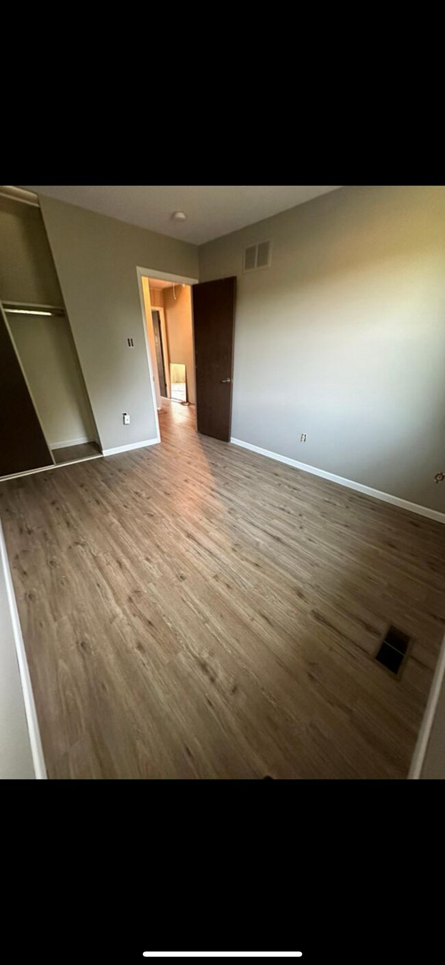 1st bedroom - 887 Williams Pl