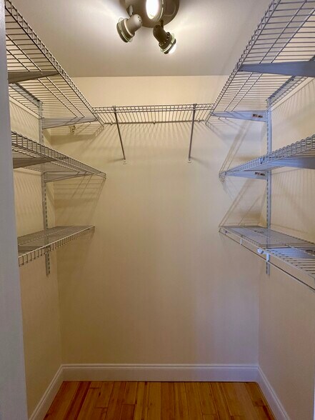 Building Photo - 5415 Collins Ave