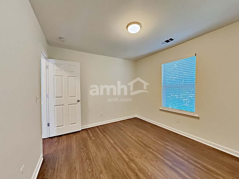 Building Photo - 488 Lincolnwood Ln