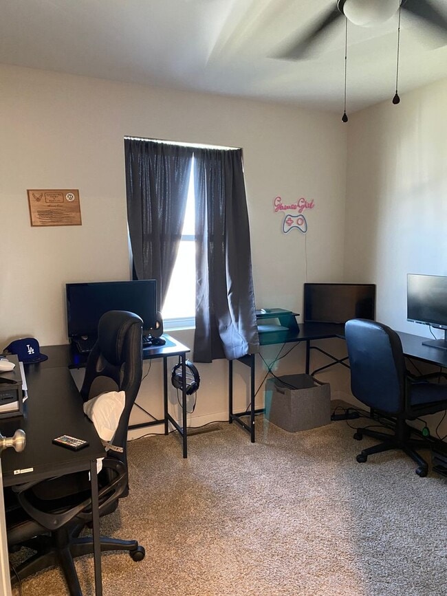 Building Photo - Townhouse for Rent - Thames Ct. 4 Bedroom 3 1/2 baths