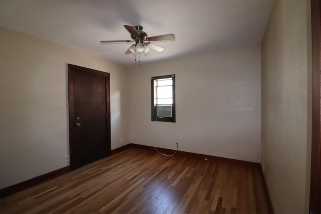 Building Photo - 407 Vassar Dr SE