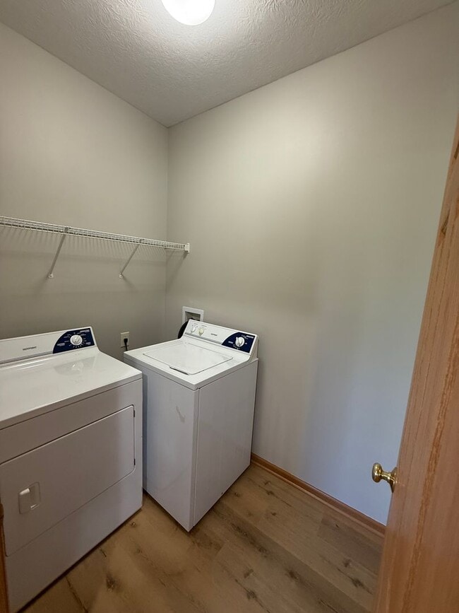 Building Photo - 4 Bedroom, 2.5 Bathroom House in Sycamore ...