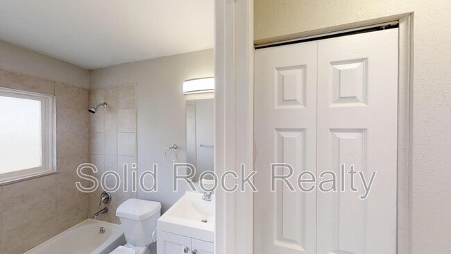 Building Photo - 2925 Straus Ln