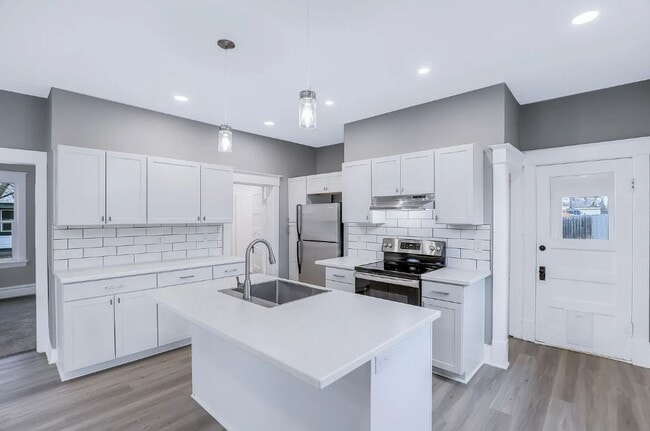 Kitchen - 1719 E Empire Ave