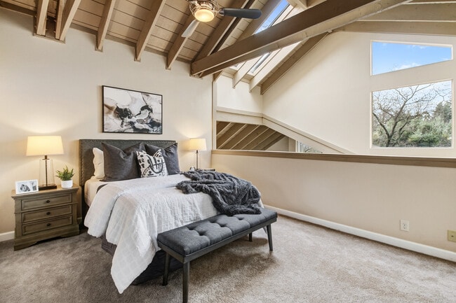 Building Photo - 2220 Boyer Dr