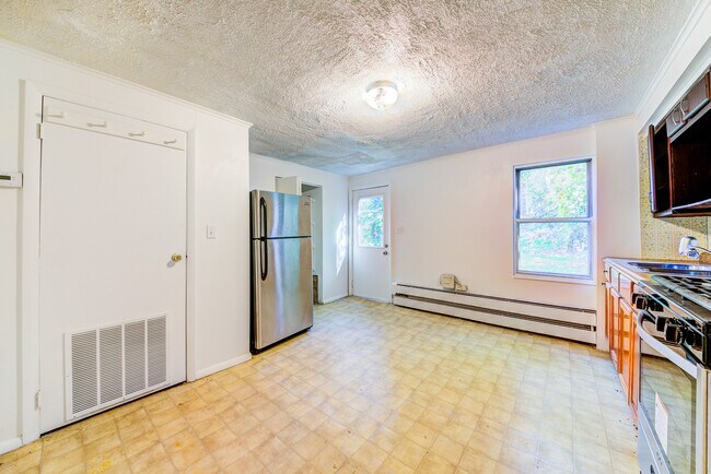 Building Photo - 2675 S 18th St