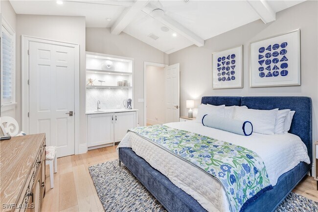 Building Photo - 154 4th Ave N