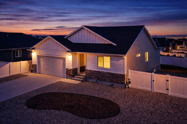 Building Photo - 336 Destiny Wy