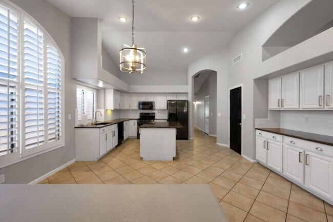 Building Photo - 3308 W Adobe Dam Rd