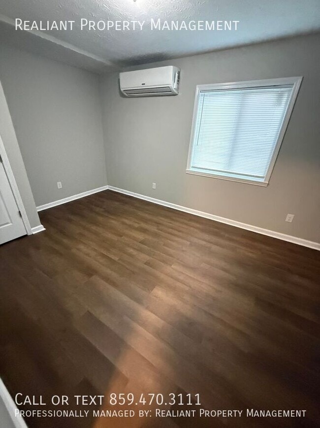 Building Photo - 208 Lakeshore Dr