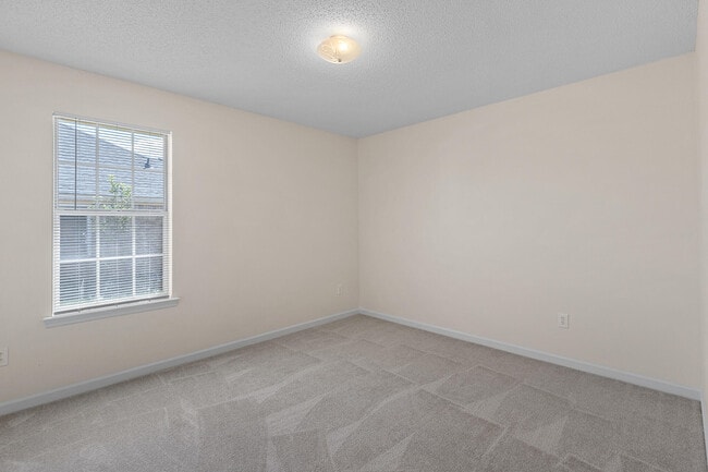 Building Photo - 224 Taylor Cir